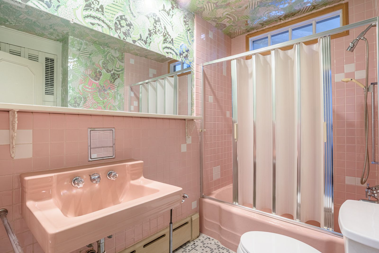 Original mid-century pink tile bathroom